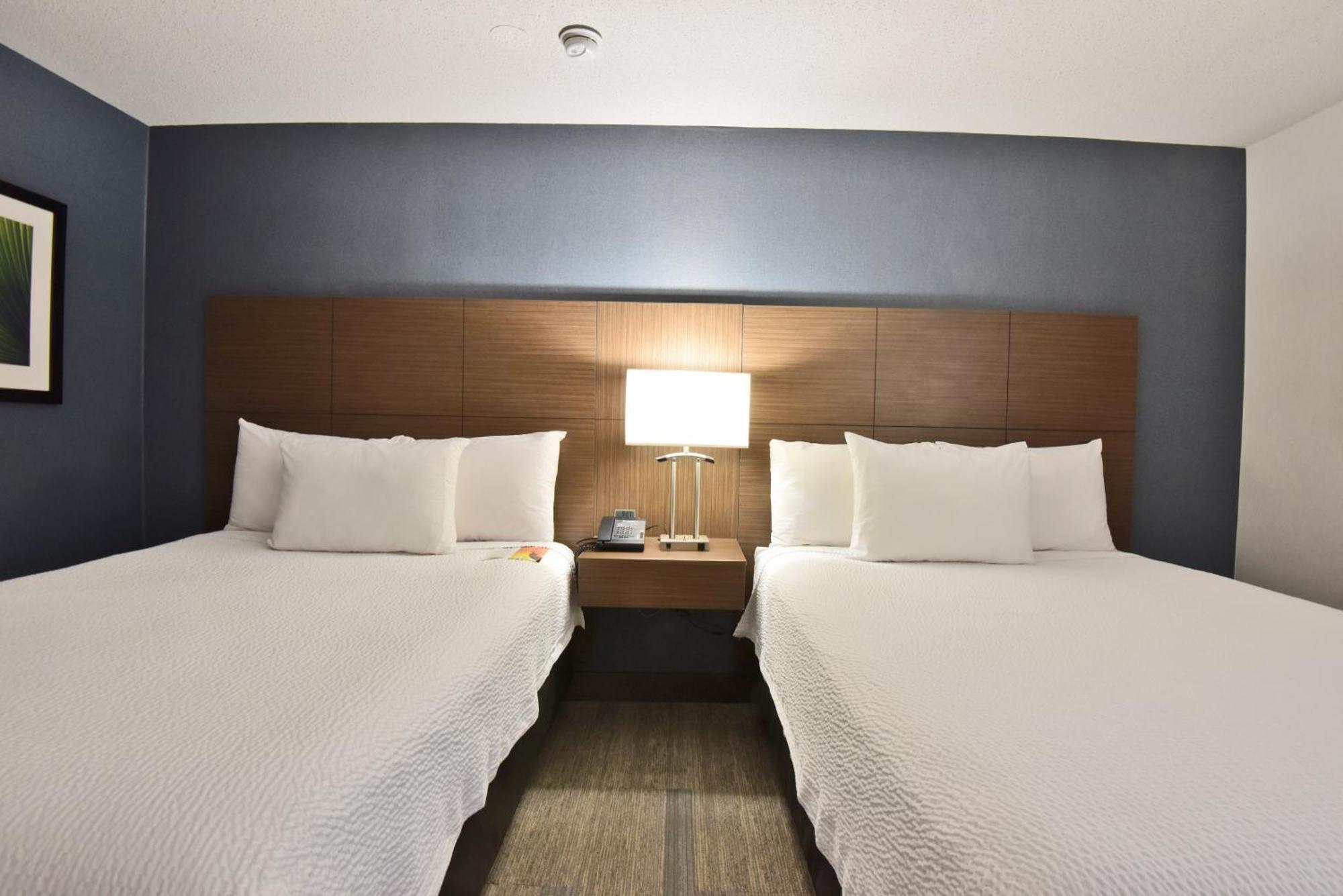 Victoria And Convention Center 3*