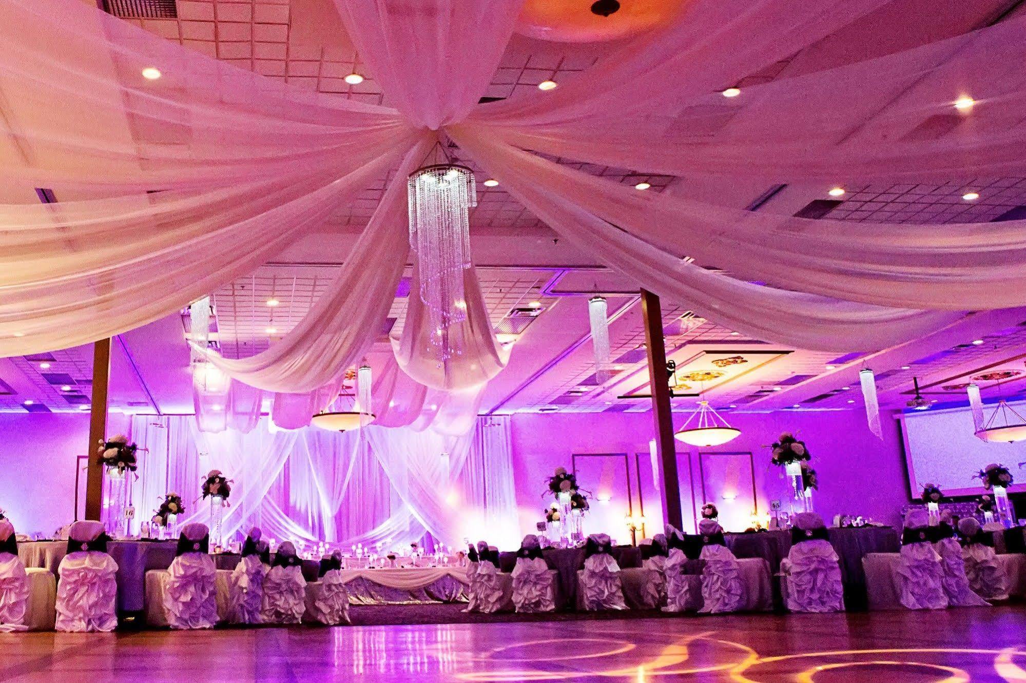 Victoria And Convention Center 3*